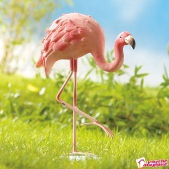 flamingo-roz-pentru-gradina